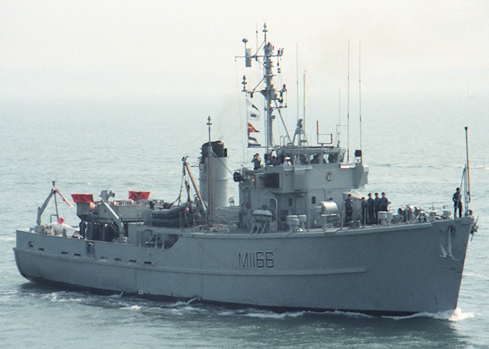 HMS Nurton pictured entering Portsmouth Harbour on 19th June 1988