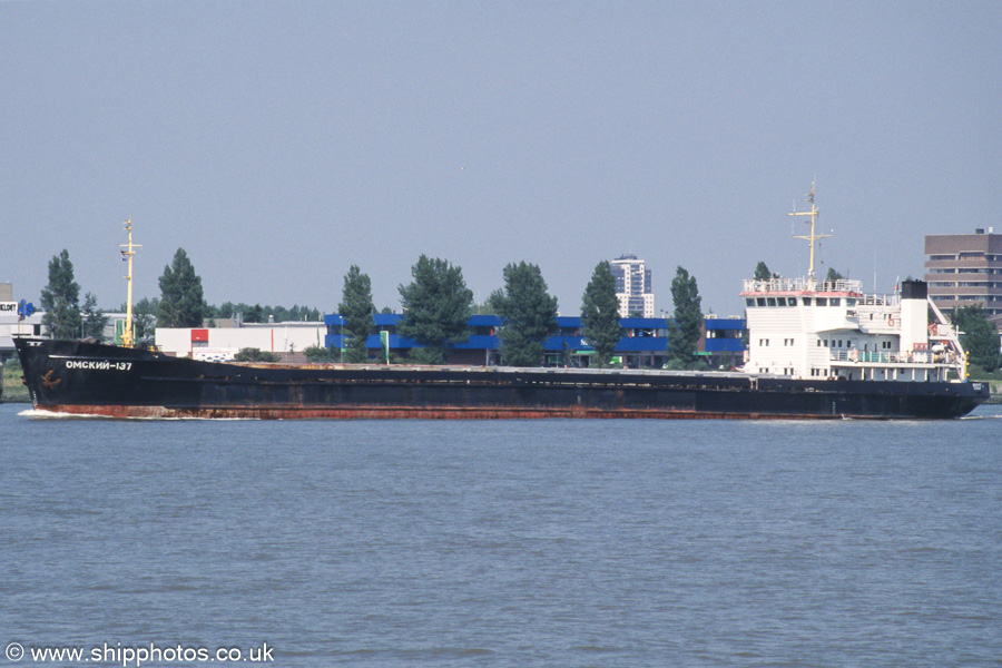  Omskiy-137 pictured on the New Waterway on 17th June 2002
