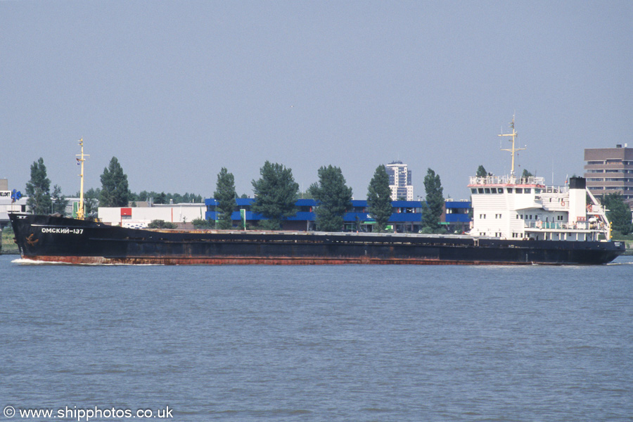 Photograph of the vessel  Omskiy-137 pictured on the Scheur at Maassluis on 17th June 2002