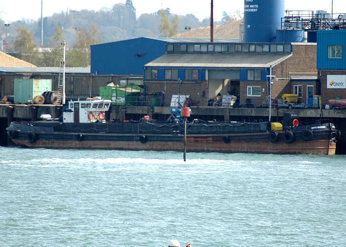  Onyx Mariner pictured at Marchwood on 22nd April 2006