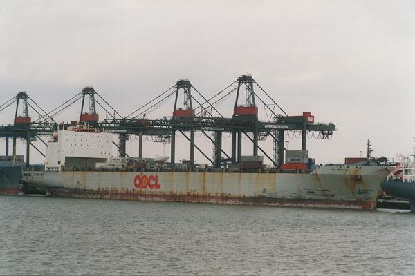  OOCL Inspiration pictured in Felixstowe on 26th August 1995