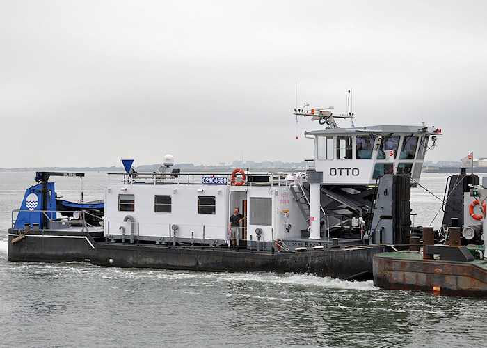 Photograph of the vessel  Otto pictured in the Beerkanaal, Europoort on 26th June 2011