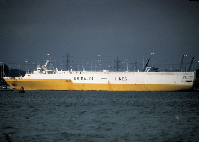 Photograph of the vessel  Po pictured at Southampton on 17th October 1997