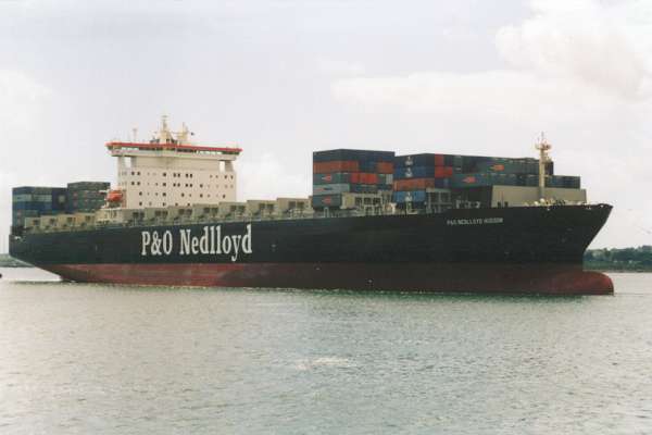 Photograph of the vessel  P&O Nedlloyd Hudson pictured arriving in Southampton on 11th June 2000