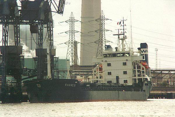 Photograph of the vessel  Raknes pictured in Le Havre on 6th March 1994