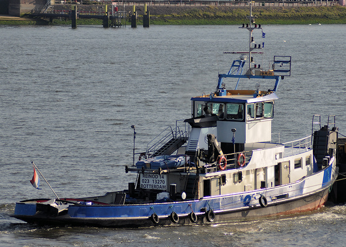 Photograph of the vessel  Reinod 14 pictured passing Vlaardingen on 27th June 2011