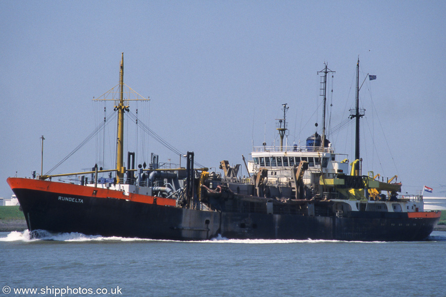 Photograph of the vessel  Rijndelta pictured on the Nieuwe Waterweg on 17th June 2002