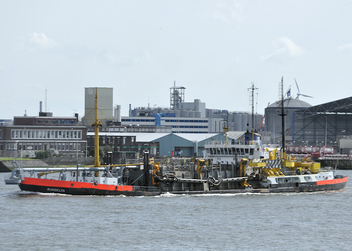 Photograph of the vessel  Rijndelta pictured passing Vlaardingen on 24th June 2011
