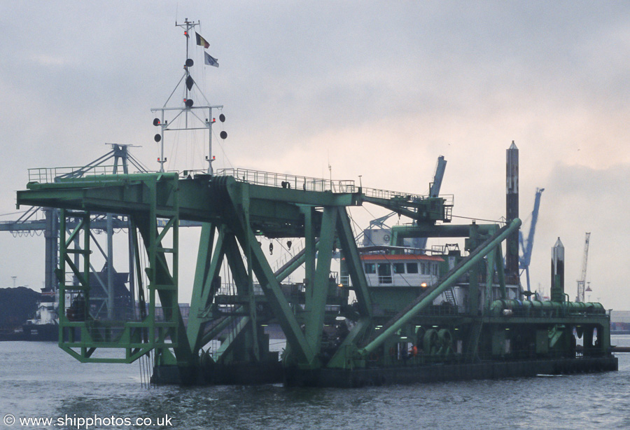 Photograph of the vessel  Rubens pictured in Kanaldok B2, Antwerp on 20th June 2002