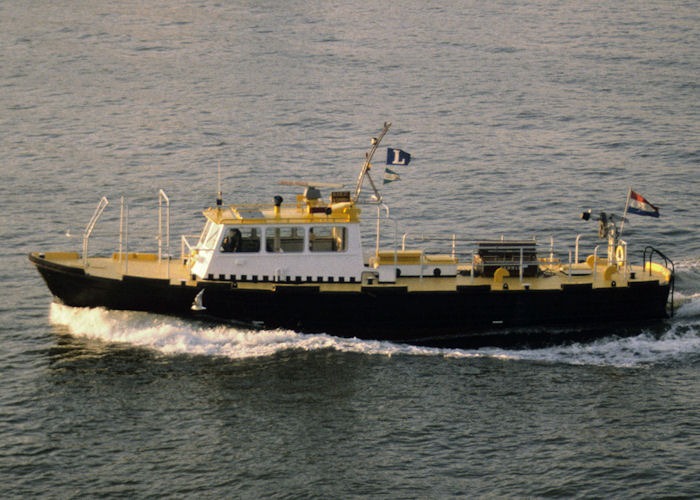 Photograph of the vessel  RVE 17 pictured passing Vlaardingen on 15th April 1996