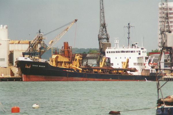 Photograph of the vessel  Sand Wader pictured in Southampton on 29th May 1995