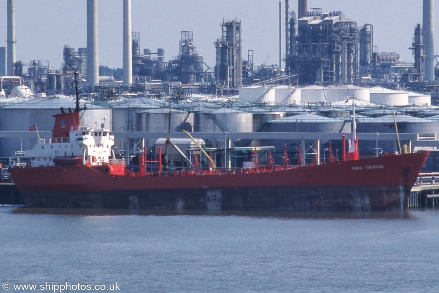 Photograph of the vessel  Sara Theresa pictured on the Nieuwe Maas at Vlaardingen on 17th June 2002