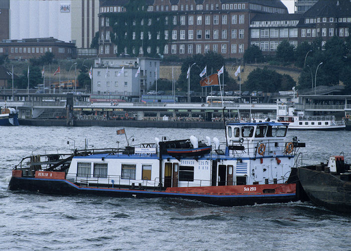 Photograph of the vessel  SCH 2513 pictured in Hamburg on 23rd August 1995