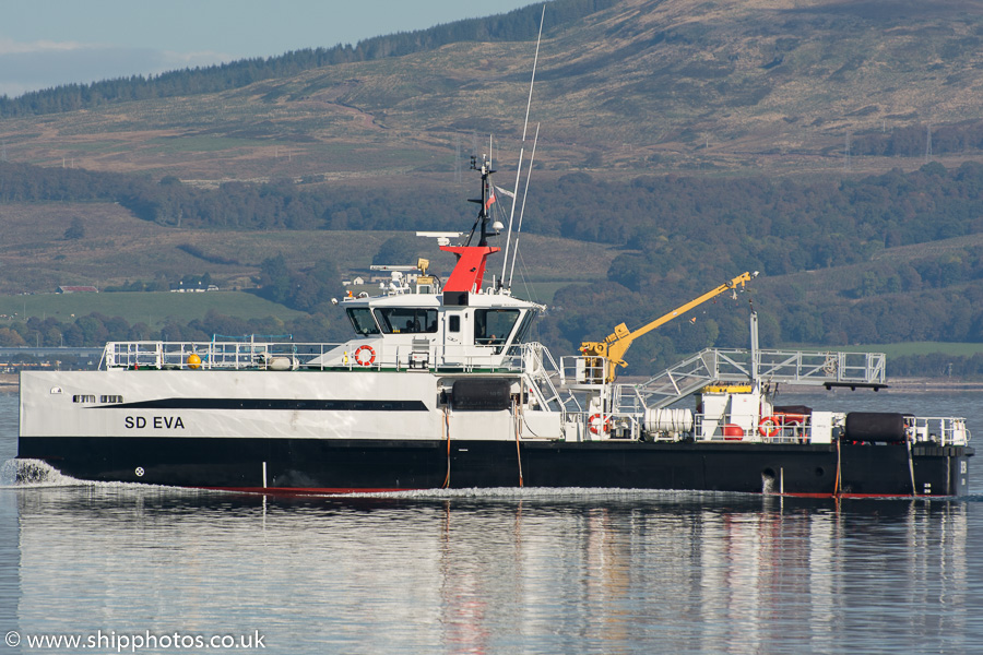 SD Eva pictured passing Greenock on 16th October 2015