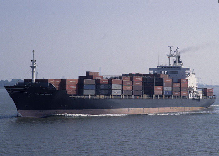 Photograph of the vessel  Sea-Land Mariner pictured on the River Elbe on 21st August 1995