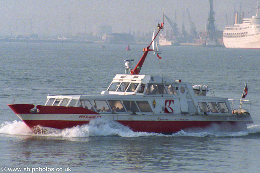  Shearwater 3 pictured departing Southampton on 12th November 1989