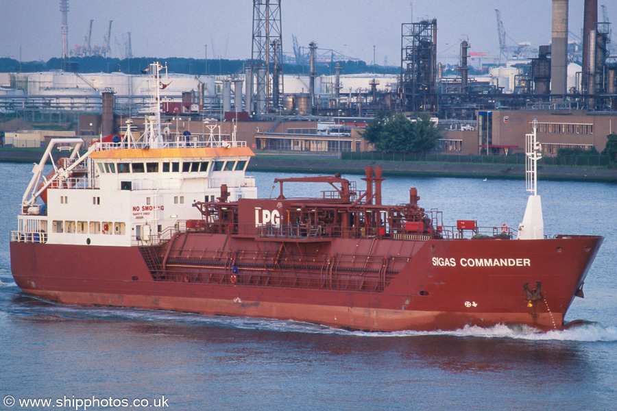 Photograph of the vessel  Sigas Commander pictured on the Nieuwe Maas at Vlaardingen on 16th June 2002