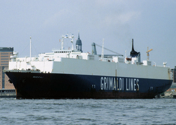 Photograph of the vessel  Silver Ray pictured in Hamburg on 27th May 1998