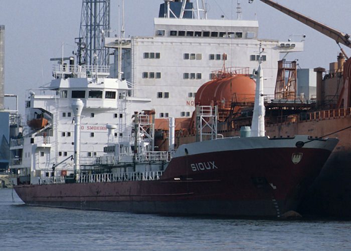 Sioux pictured in 1e Petroleumhaven, Rotterdam on 27th September 1992