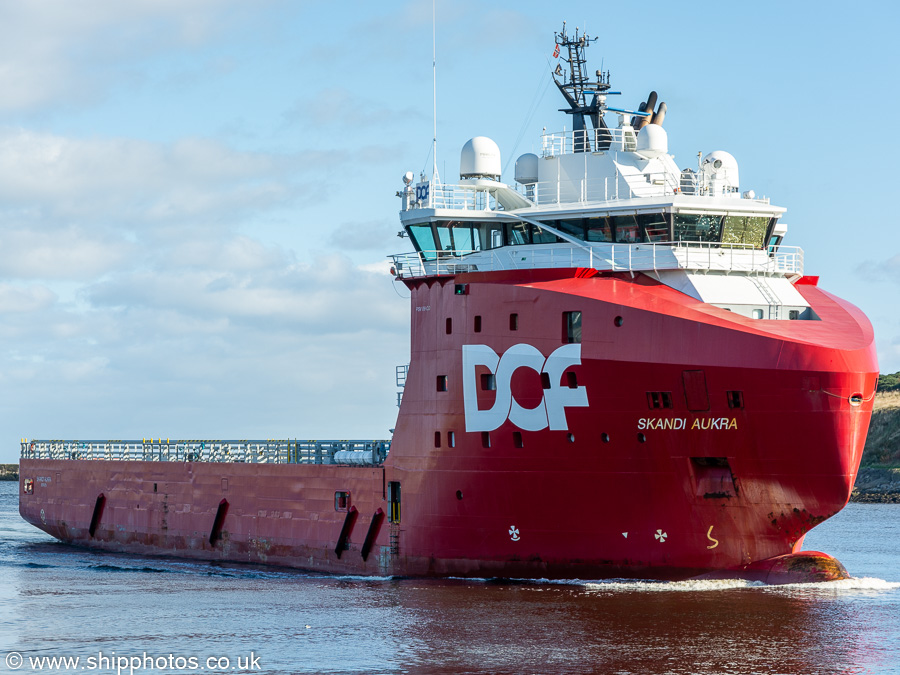 Photograph of the vessel  Skandi Aukra pictured arriving at Aberdeen on 15th October 2021