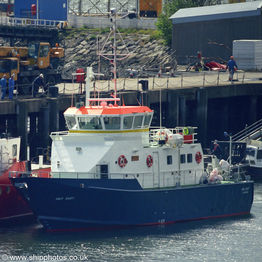  Smit Dart pictured at Rosyth on 12th May 2003