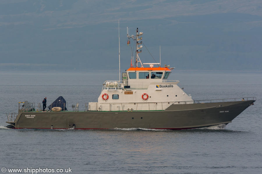 Photograph of the vessel  Smit Don pictured passing Greenock on 20th April 2019