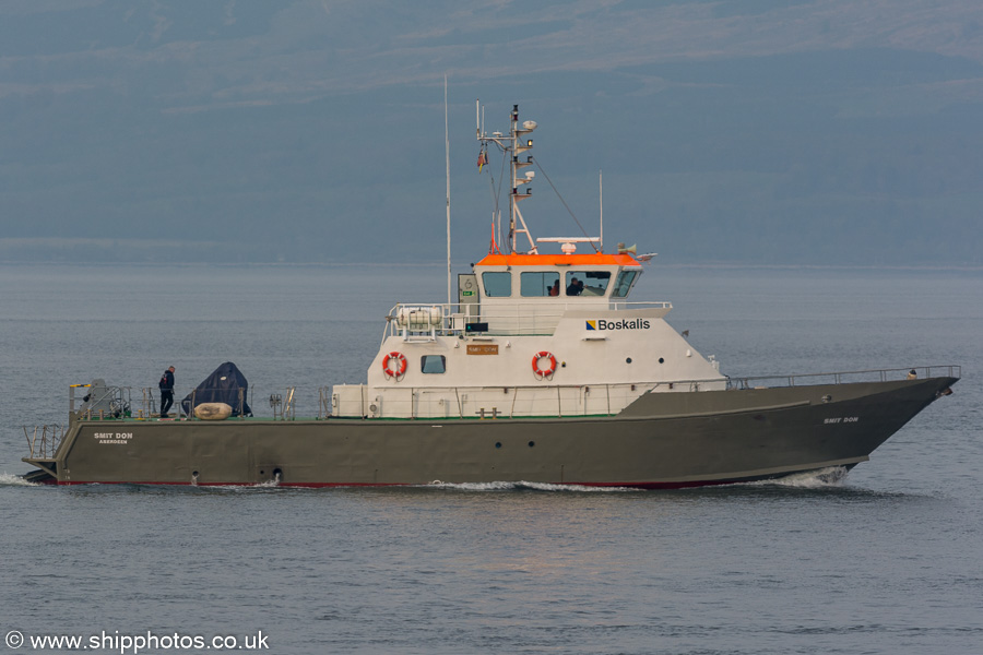 Photograph of the vessel  Smit Don pictured passing Greenock on 20th April 2019