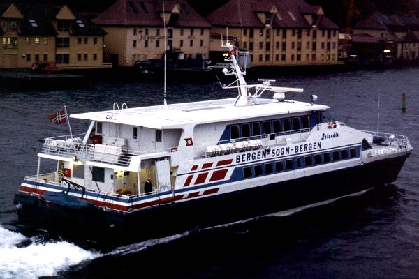 Photograph of the vessel  Solundir pictured departing Bergen on 26th October 1998