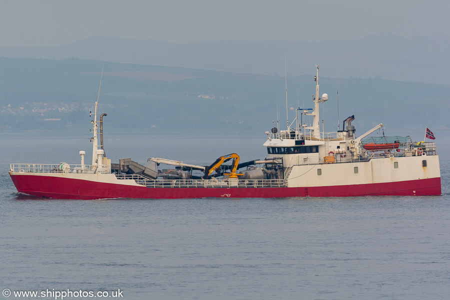 Photograph of the vessel  Sørdyrøy pictured passing Greenock on 20th April 2019