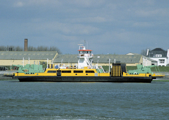 Photograph of the vessel  Staeldiep pictured on the Nieuwe Waterweg at Maassluis on 20th April 1997
