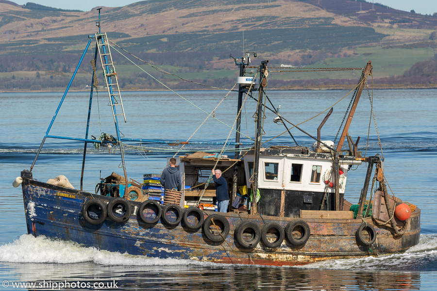 Photograph of the vessel fv Sunbeam pictured passing Greenock on 26th March 2017