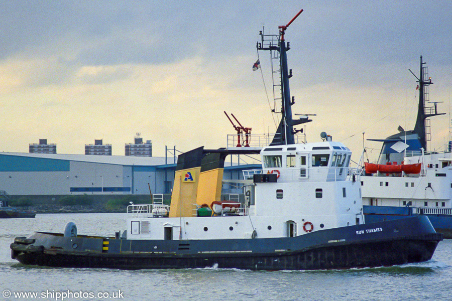 Photograph of the vessel  Sun Thames pictured at Gravesend on 30th August 2002
