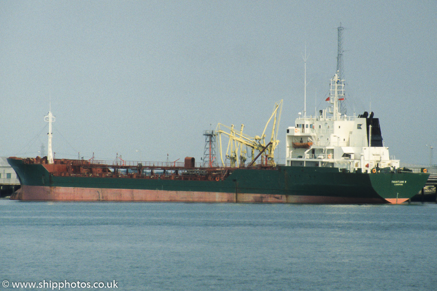 Photograph of the vessel  Thuntank 8 pictured at the Isle of Grain on 17th June 1989