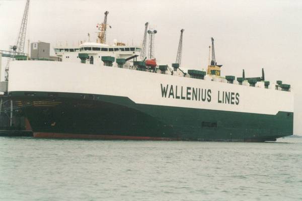  Titus pictured in Southampton on 14th September 1999