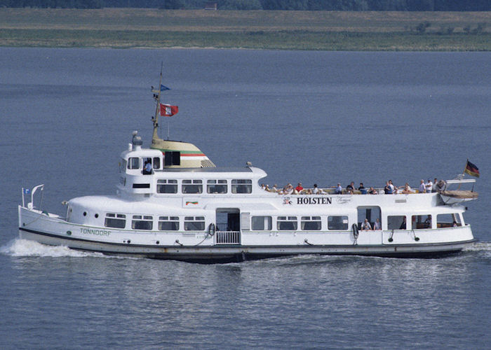  Tonndorf pictured on the River Elbe on 21st August 1995