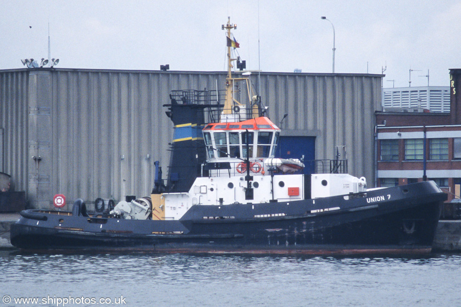 Photograph of the vessel  Union 7 pictured in Kanaldok B2, Antwerp on 20th June 2002
