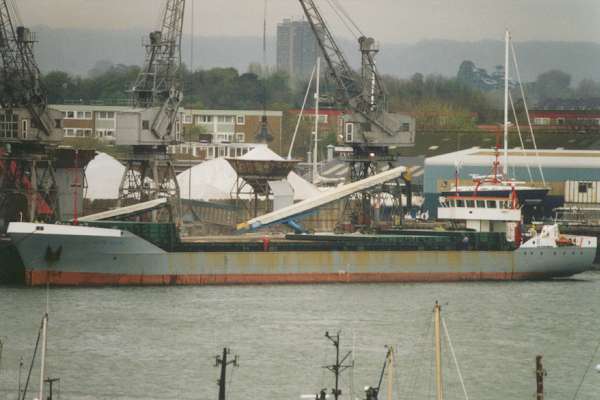 Photograph of the vessel  Union Pearl pictured in Southampton on 23rd April 1998