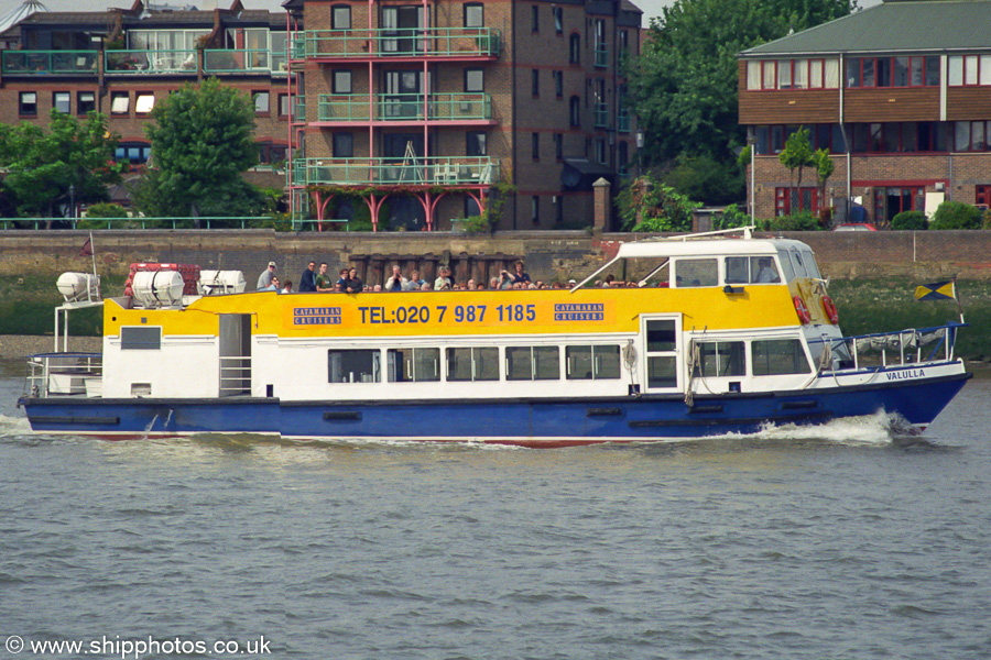  Valulla pictured passing Greenwich on 3rd September 2002