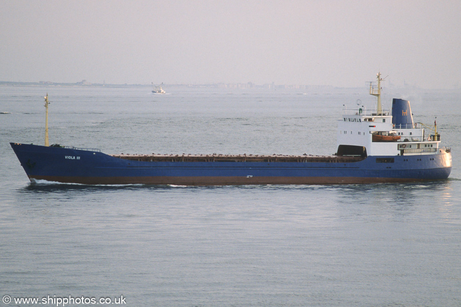 Photograph of the vessel  Viola III pictured on the Westerschelde passing Vlissingen on 20th June 2002