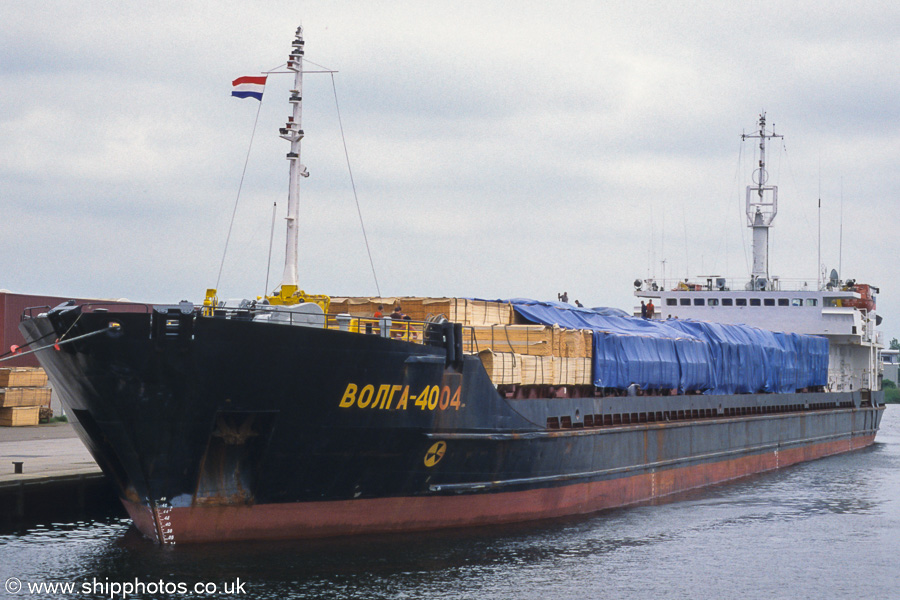 Photograph of the vessel  Volga-4004 pictured in De Pijp, Velsen-Noord on 16th June 2002