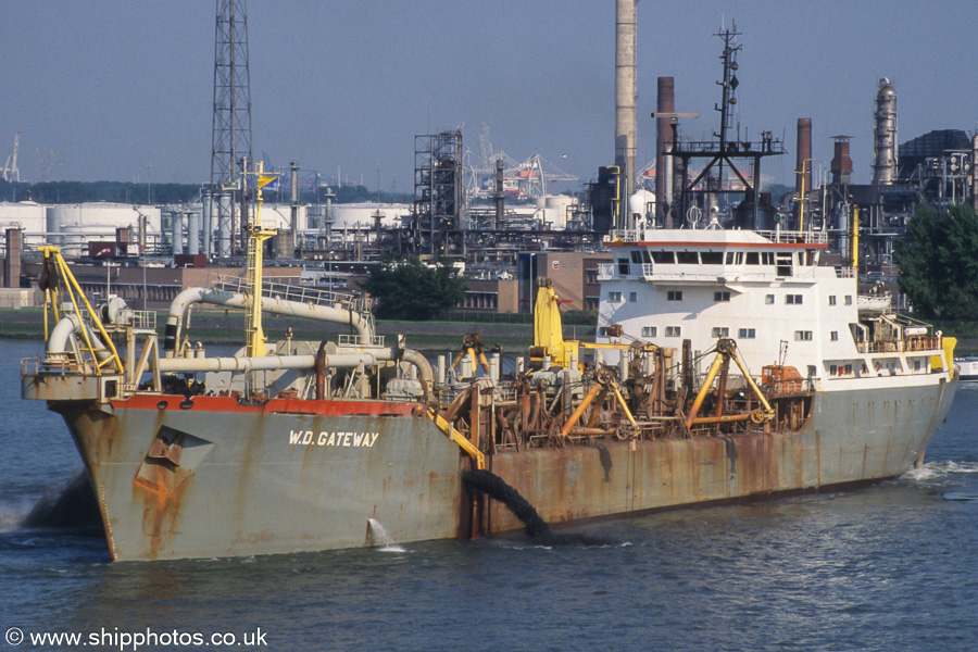 Photograph of the vessel  W.D. Gateway pictured on the Nieuwe Maas at Vlaardingen on 17th June 2002