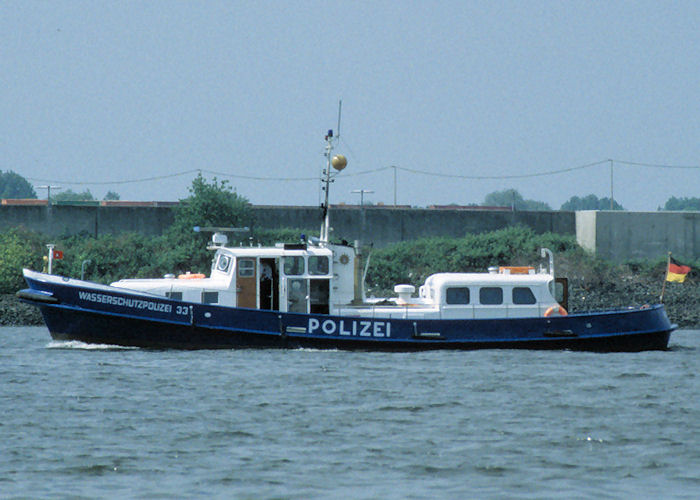 Photograph of the vessel  Wasserschutzpolizei 33 pictured at Hamburg on 9th June 1997