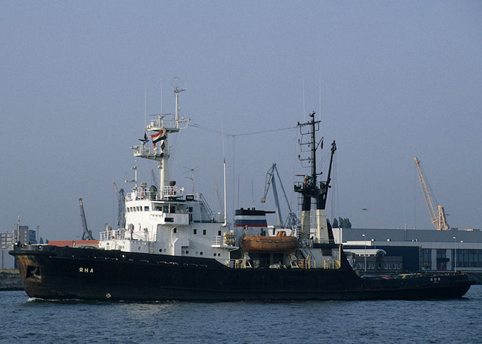  Yana pictured on the Nieuwe Maas at Rotterdam on 27th September 1992