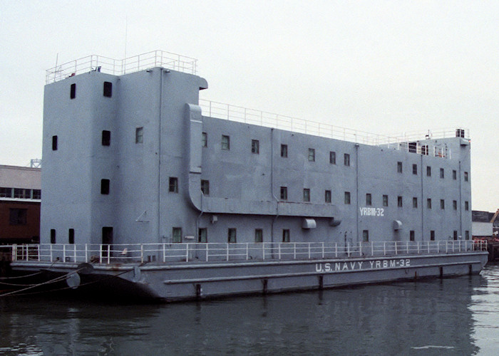 Photograph of the vessel  YRBM 32 pictured at San Francisco on 6th November 1988