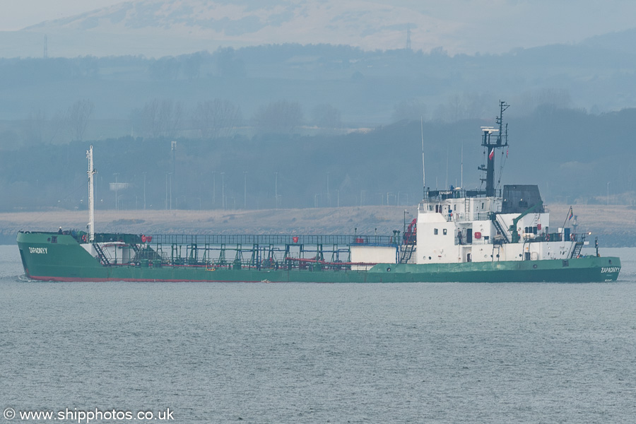Photograph of the vessel  Zapadnyy pictured passing Queensferry on 22nd March 2025